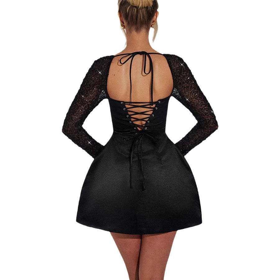 Sukienka mini z błyszczącymi rękawami