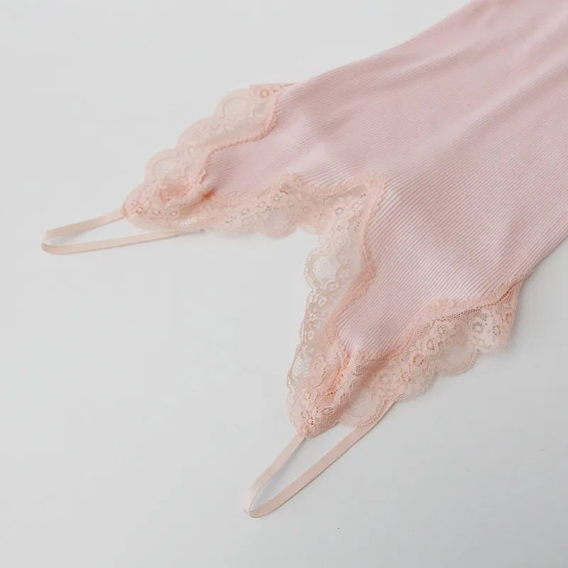 Jedwabny top na ramiączkach z koronką