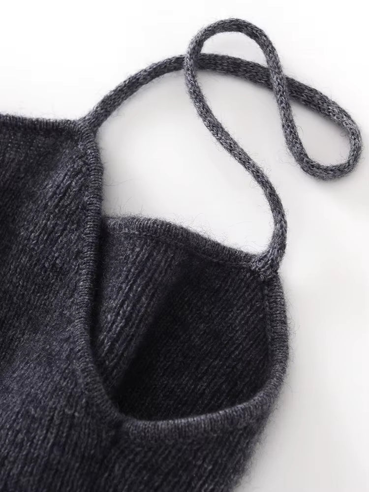 Kaszmirowy top na cienkich ramiączkach