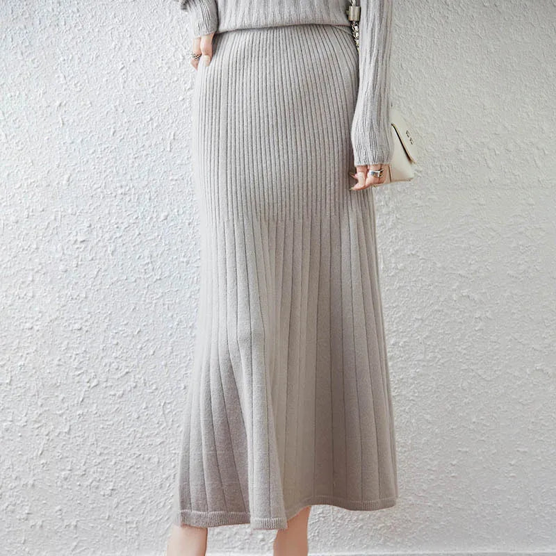 Prążkowana spódnica midi 100% wełny