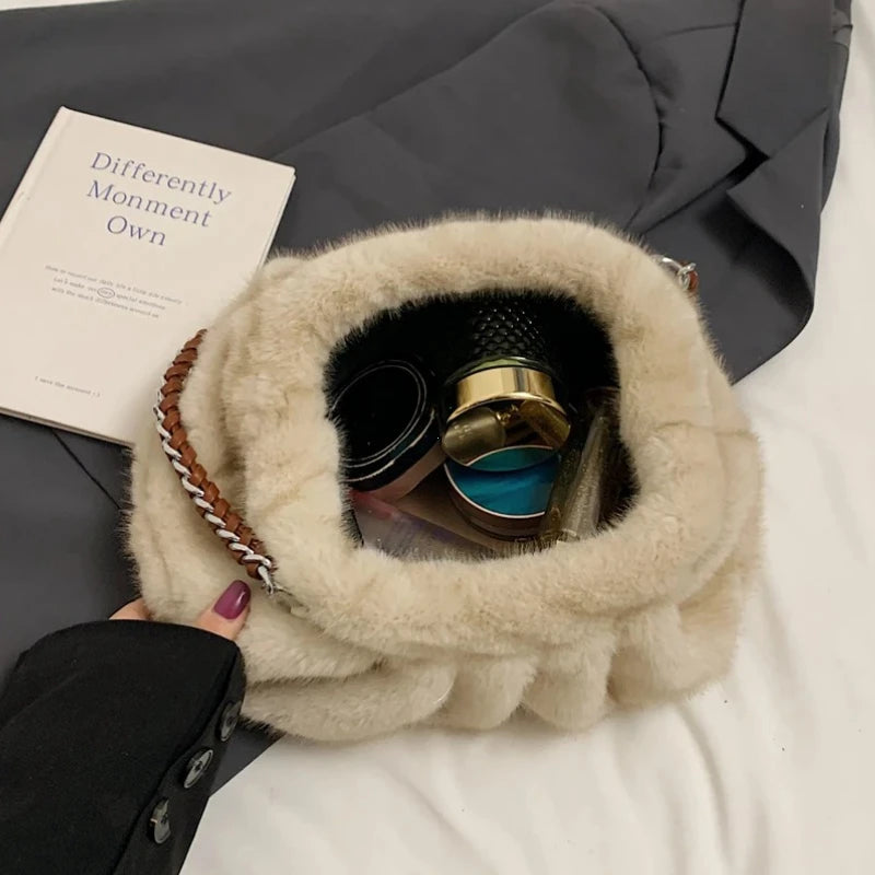 Torebka na ramię ze sztucznego futerka