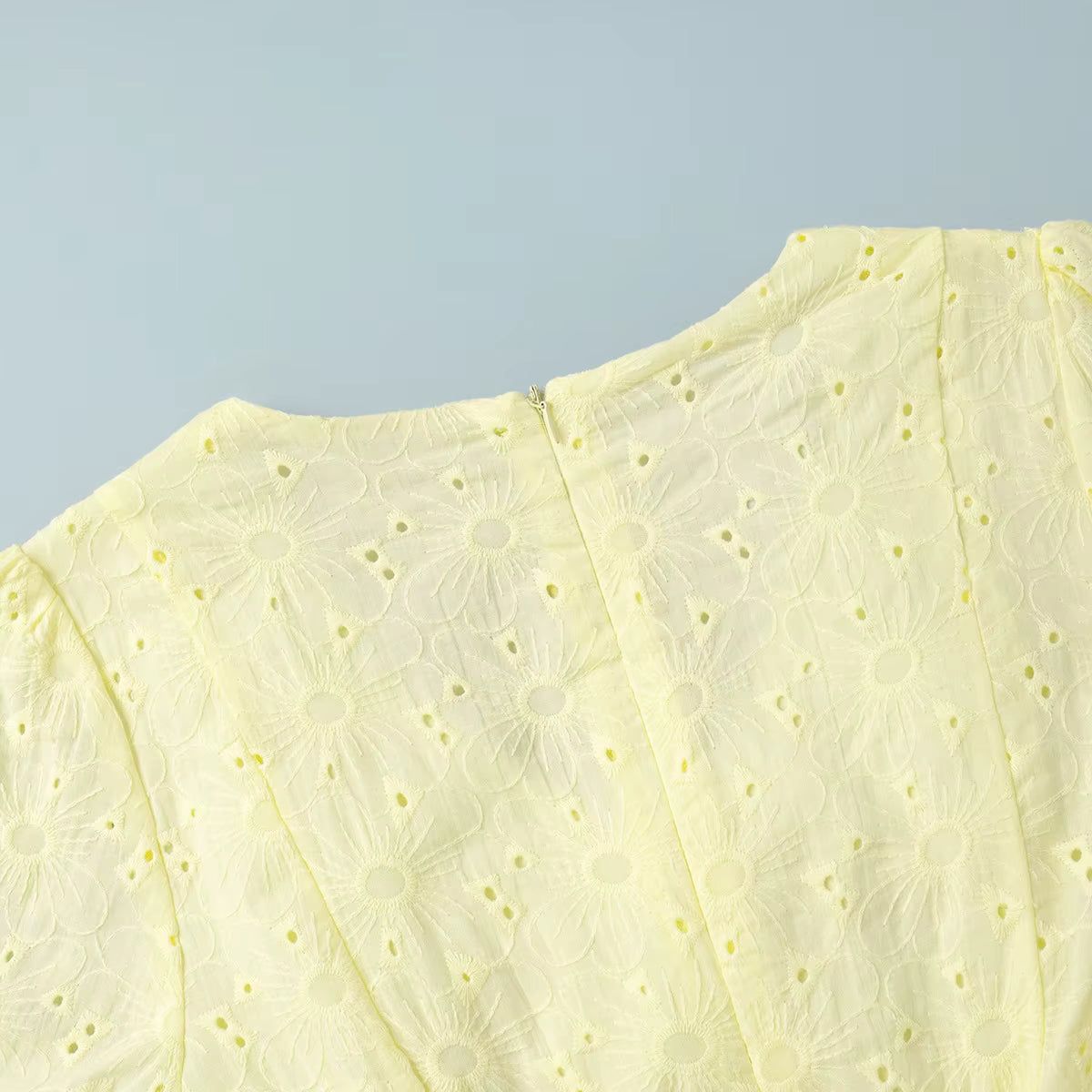 Żółta bawełniana sukienka z ażurowym haftem