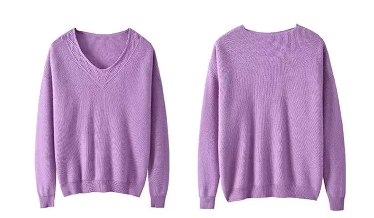 Fioletowy wełniany sweter z dekoltem w serek