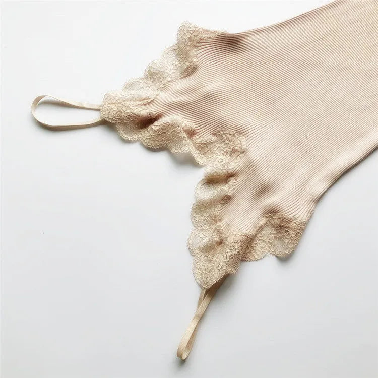 Jedwabny top na ramiączkach z koronką