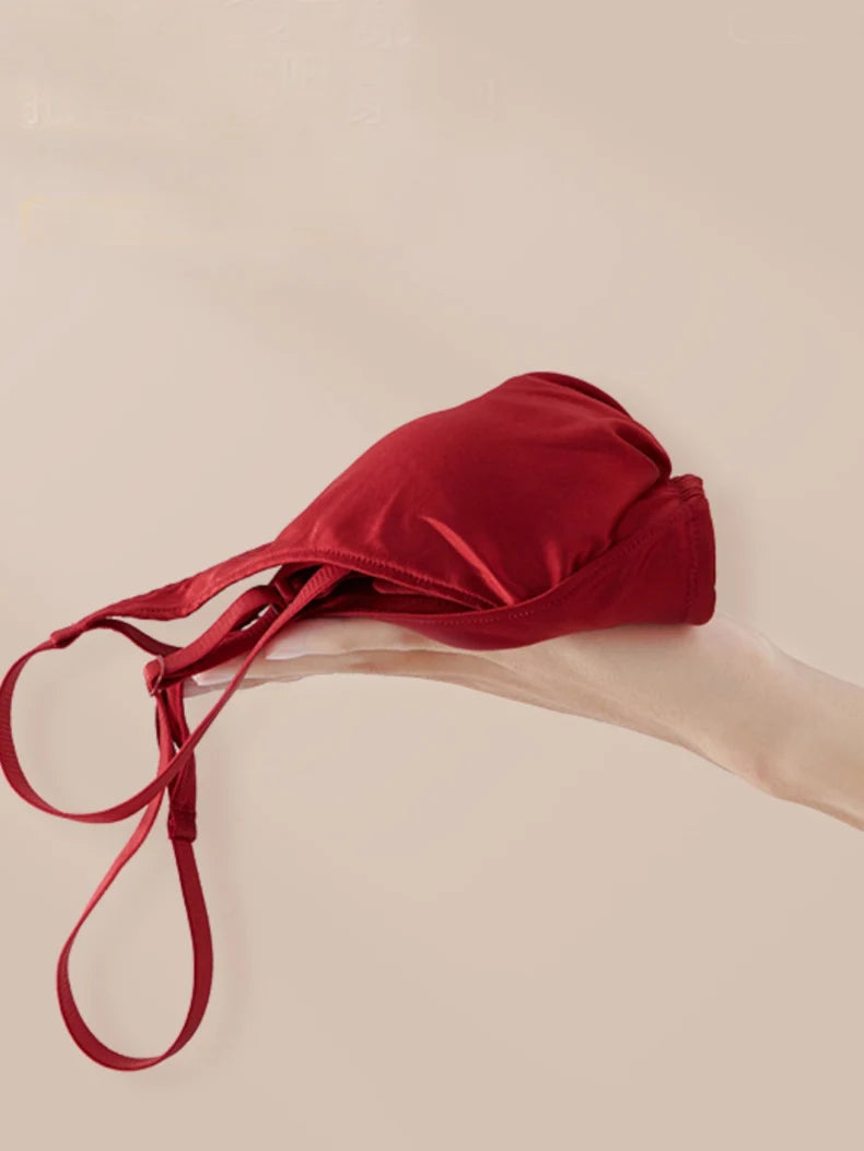 Czerwony jedwabny komplet bielizny