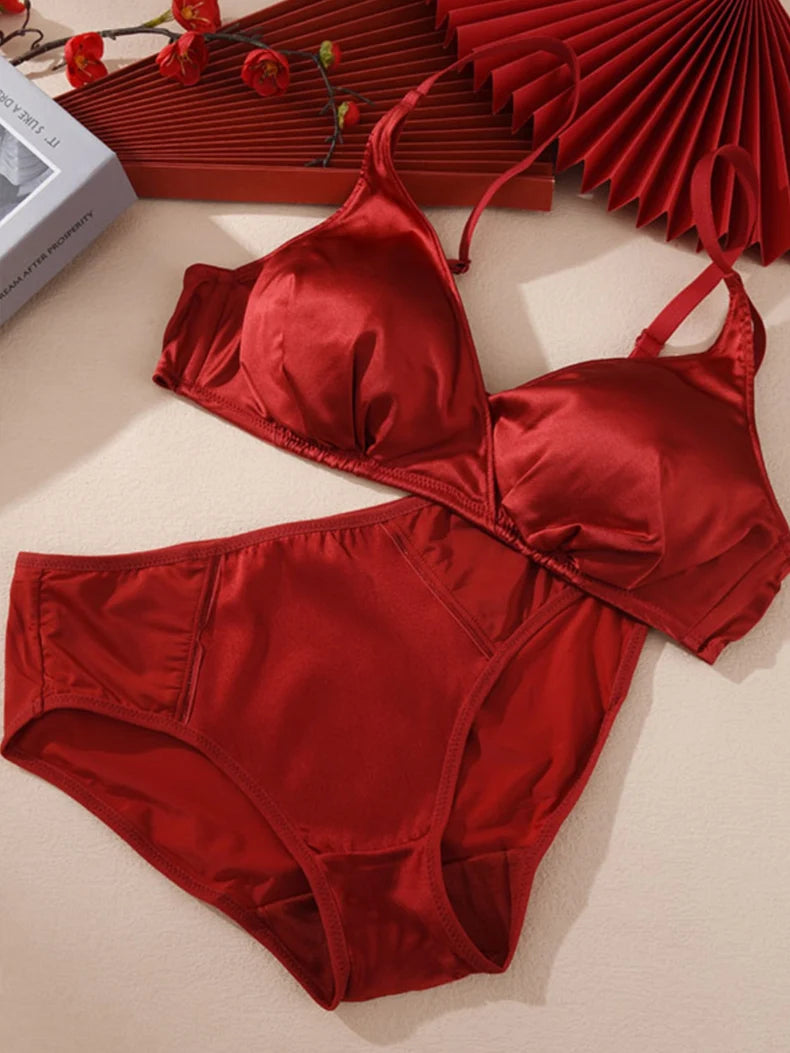 Czerwony jedwabny komplet bielizny