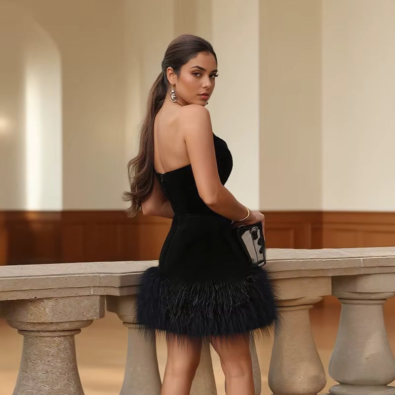 Czarna sukienka z futrzanym wykończeniem Olimpia