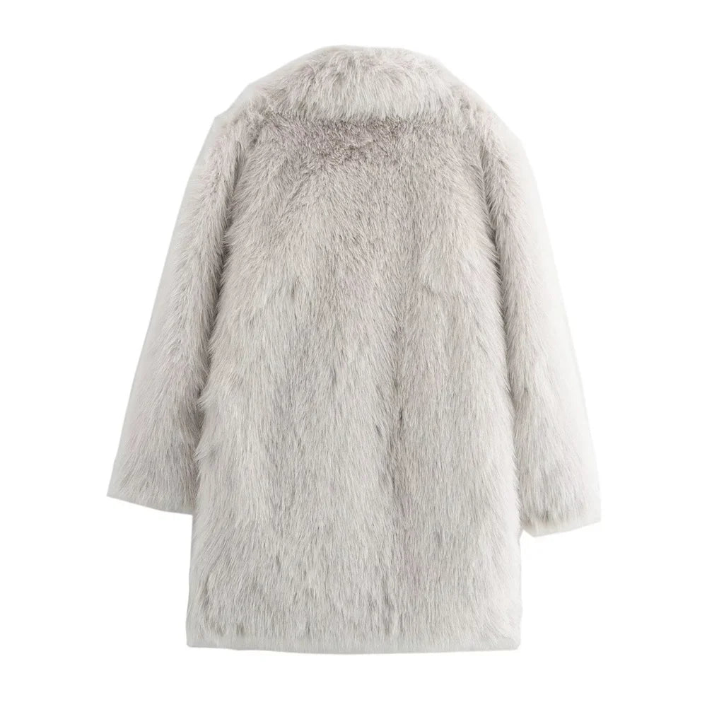 Sztuczne białe futro średniej długości