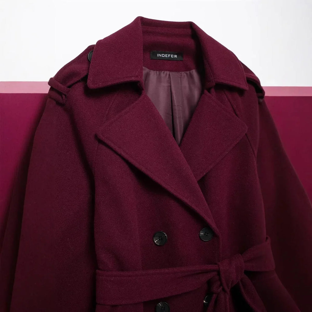 Bordowy trencz z paskiem Dalia