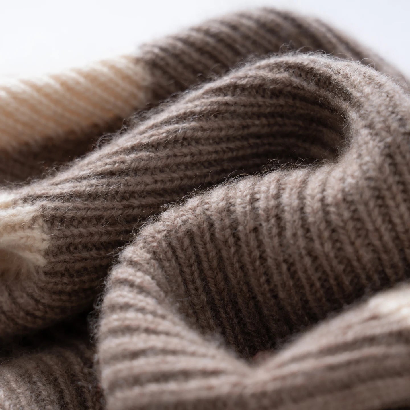 Dwukolorowa kaszmirowa czapka beanie