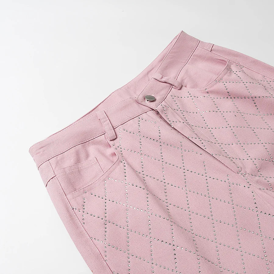 Jasnoróżowe jeansy z prostą nogawką zdobione kryształkami