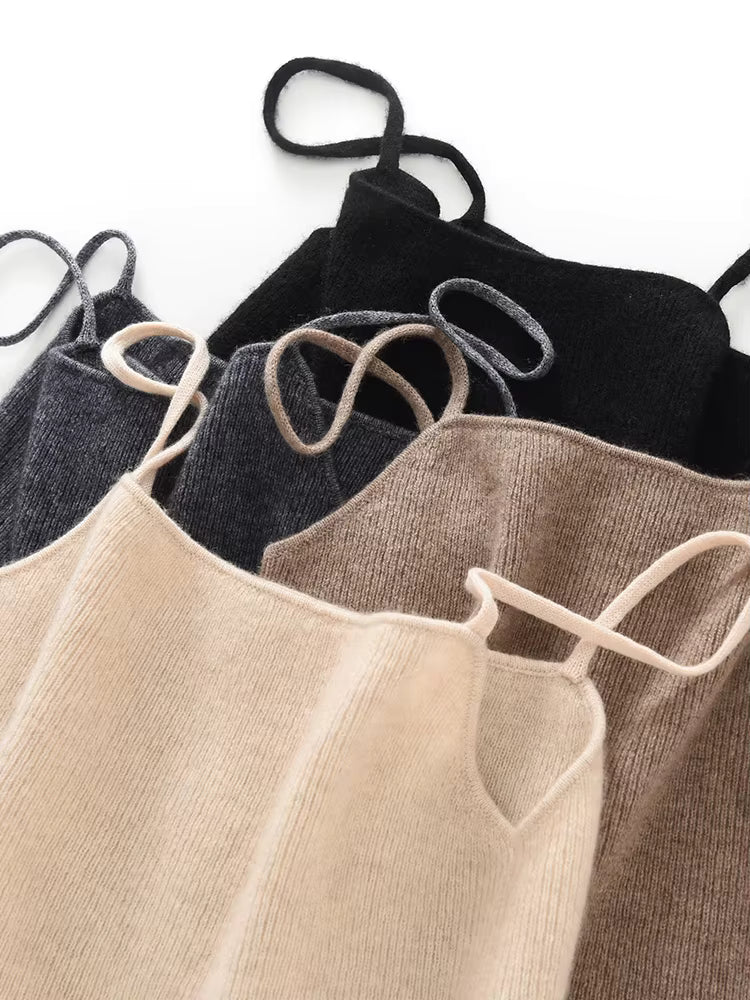 Kaszmirowy top na cienkich ramiączkach