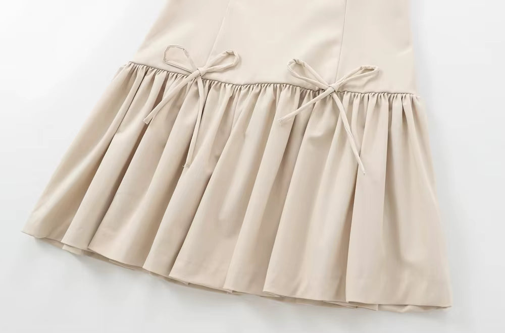 Sukienka mini z falbanką i kokardkami