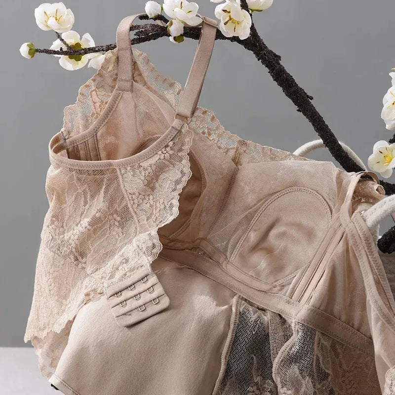 Jedwabny bieliźniany top z koronką