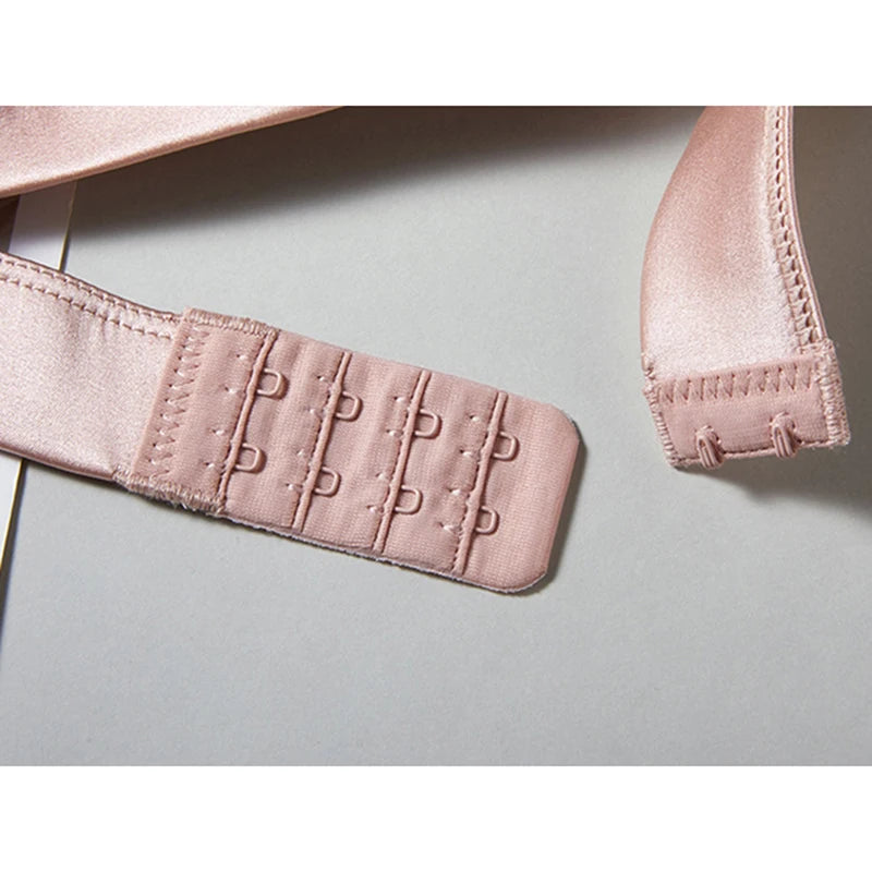 Jedwabny biustonosz typu bralette