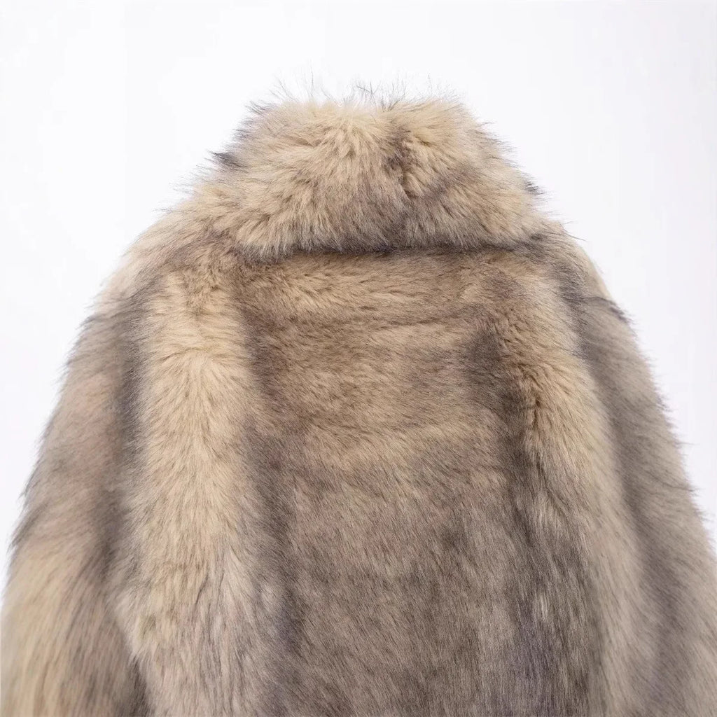 Beżowe sztuczne futro peleryna