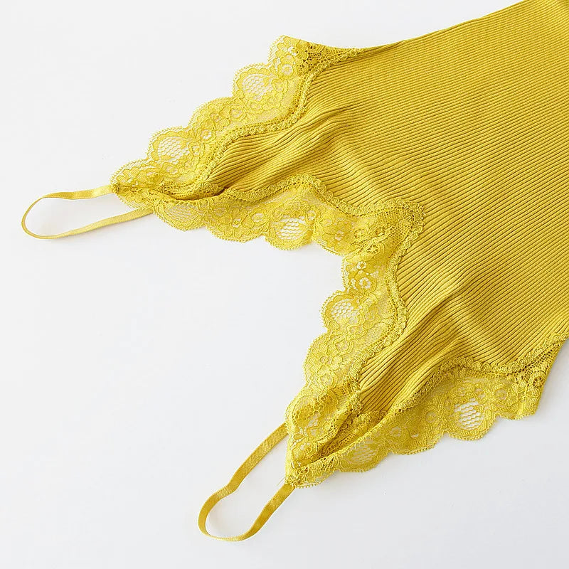 Jedwabny top na ramiączkach z koronką