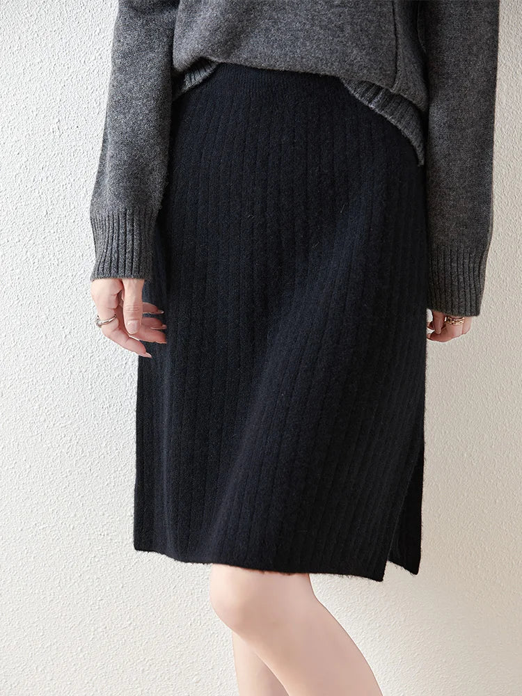 Wełniana prążkowana spódnica przed kolano