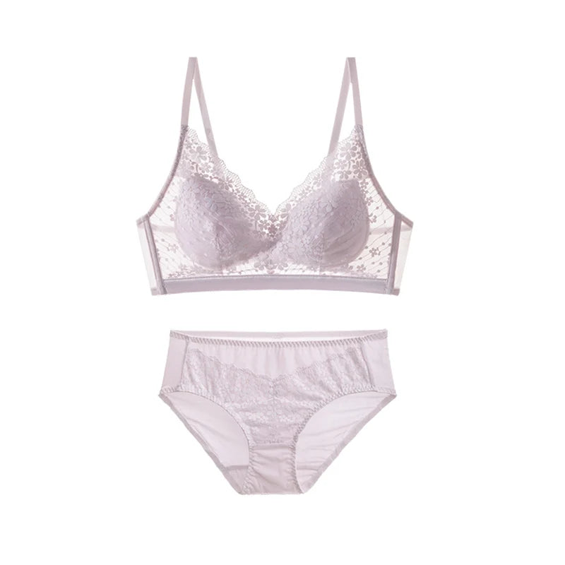 Jedwabny komplet bielizny z delikatną koronką