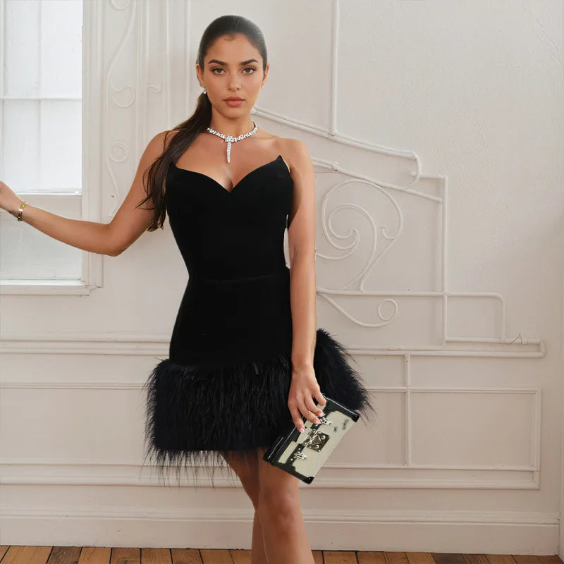 Czarna sukienka z futrzanym wykończeniem Olimpia