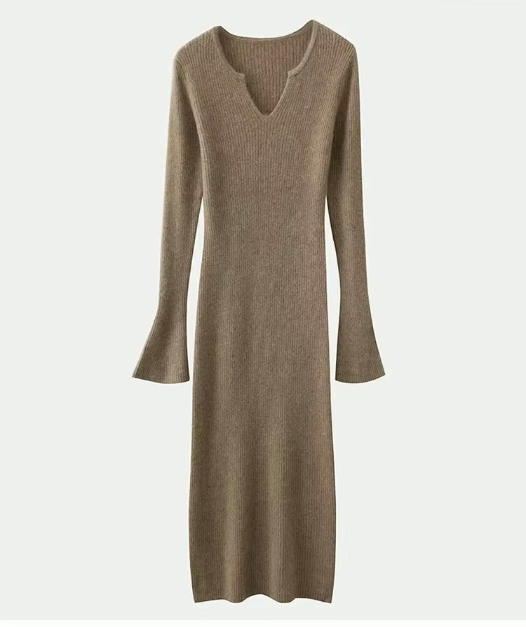 Wełniana sukienka midi z dekoltem w szpic