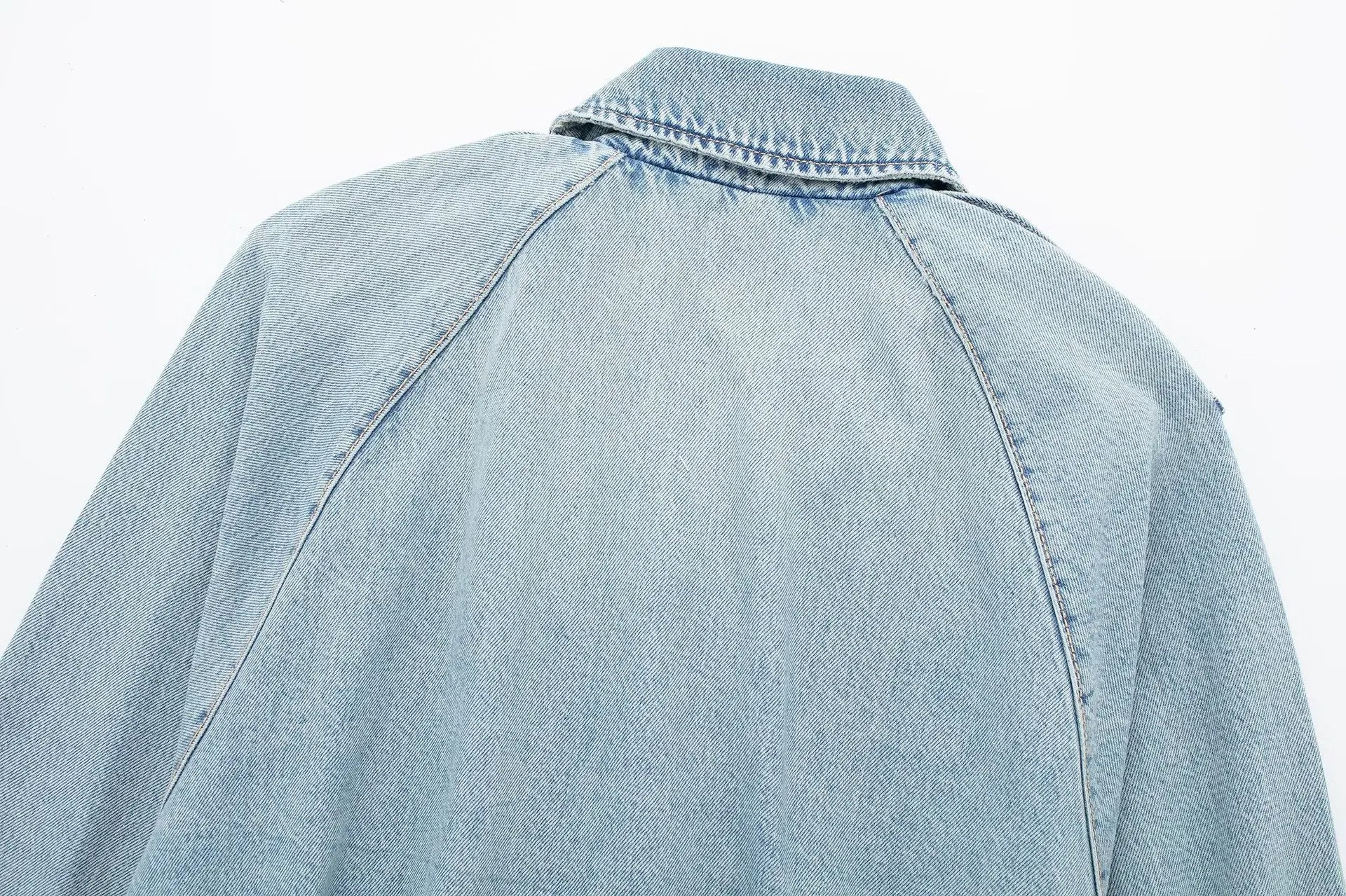 Krótka kurtka jeansowa z paskiem