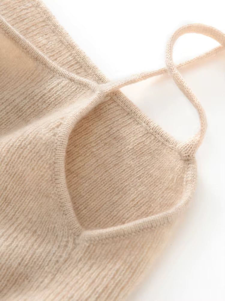 Kaszmirowy top na cienkich ramiączkach