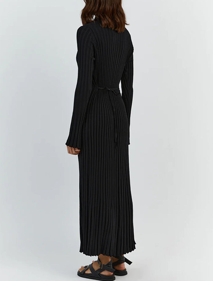 Czarna dzianinowa sukienka maxi