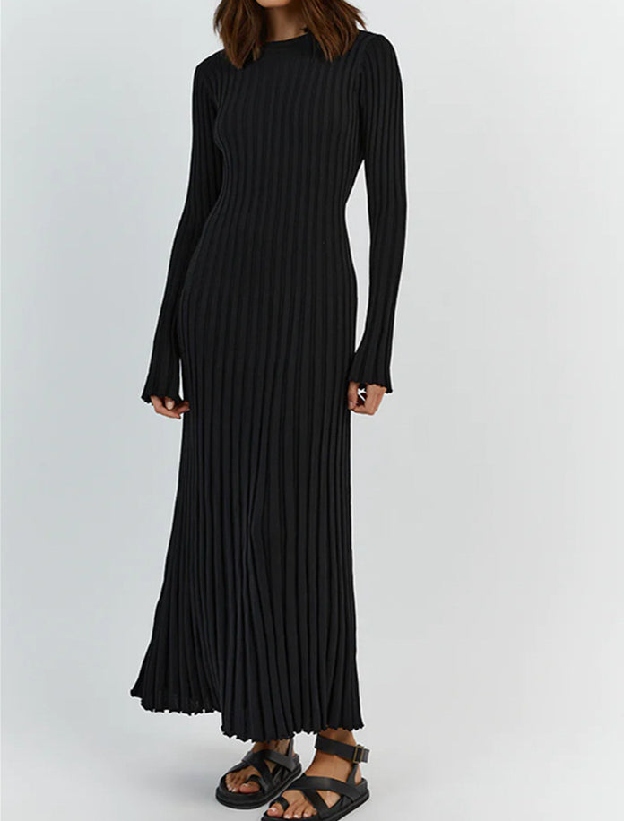 Czarna dzianinowa sukienka maxi